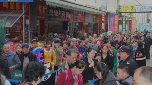 西南商貿城二區(qū)惠民瘋搶節(jié)